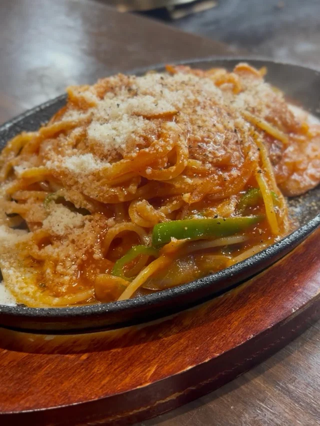 🍻ディナーメニュー🍻
⁡
☾·̩͙⋆鉄板ナポリタン
昭和レトロな喫茶店の味を、熱々の鉄板で🍝
鉄板焼ならではの1品です😊
1100円
⁡
皆様のご来店お待ちしております♪
⁡
┈┈┈┈┈┈┈┈┈┈┈┈ 𖤣𖥧𖥣𖡡𖥧𖤣 ┈┈
⏱営業時間⏱
‪
@the.side6
@the_side6_woodys
@the_side6_saron
⁡
‪◻︎Lunch Time‪◻︎
11:30~14:00（L.O.13:30）
◻︎Dinner Time◻︎
18:00~22:00（L.O.21:00）
◻︎Trailer House◻︎
11:30~17:00
◻︎Salon◻︎
9:00~21:00
⁡
定休日
第2・第4月曜と火曜日
定休日詳しくは営業日カレンダー🗓
⁡
駐車場あります🚗³₃
⁡
〒361-0035
埼玉県行田市堤根４９０
☏0485946146
┈┈┈┈┈┈┈┈┈┈┈┈ 𖤣𖥧𖥣𖡡𖥧𖤣 ┈┈
#行田市グルメ #埼玉グルメ #鉄板焼 #theside6