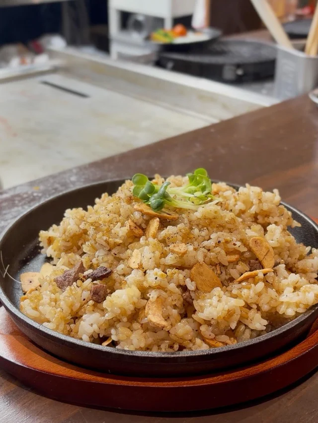 🍻ディナーメニュー🍻
⁡
☾·̩͙⋆ガーリックライス
香ばし醤油とガーリック、食欲をかき立てる1品🧄
ガーリックライスはお昼も食べれます😋
2人前 1000円
⁡
皆様のご来店お待ちしております♪
⁡
┈┈┈┈┈┈┈┈┈┈┈┈ 𖤣𖥧𖥣𖡡𖥧𖤣 ┈┈
⏱営業時間⏱
‪
@the.side6
@the_side6_woodys
@the_side6_saron
⁡
‪◻︎Lunch Time‪◻︎
11:30~14:00（L.O.13:30）
◻︎Dinner Time◻︎
18:00~22:00（L.O.21:00）
◻︎Trailer House◻︎
11:30~17:00
◻︎Salon◻︎
9:00~21:00
⁡
定休日
第2・第4月曜と火曜日
定休日詳しくは営業日カレンダー🗓
⁡
駐車場あります🚗³₃
⁡
〒361-0035
埼玉県行田市堤根４９０
☏0485946146
┈┈┈┈┈┈┈┈┈┈┈┈ 𖤣𖥧𖥣𖡡𖥧𖤣 ┈┈
#行田市グルメ #埼玉グルメ #鉄板焼 #theside6