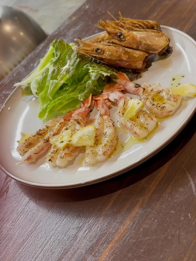 🍻ディナーメニュー🍻
⁡
☾·̩͙⋆赤エビのカルパッチョ
香ばしく炙った赤エビ、塩とハーブオイルで素材の旨味を最大限に🦐
エビの殻も揚げて食べれるようにしてます😊
5尾 850円
⁡
皆様のご来店お待ちしております♪
⁡
┈┈┈┈┈┈┈┈┈┈┈┈ 𖤣𖥧𖥣𖡡𖥧𖤣 ┈┈
⏱営業時間⏱
‪
@the.side6
@the_side6_woodys
@the_side6_saron
⁡
‪◻︎Lunch Time‪◻︎
11:30~14:00（L.O.13:30）
◻︎Dinner Time◻︎
18:00~22:00（L.O.21:00）
◻︎Trailer House◻︎
11:30~17:00
◻︎Salon◻︎
9:00~21:00
⁡
定休日
第2・第4月曜と火曜日
定休日詳しくは営業日カレンダー🗓
⁡
駐車場あります🚗³₃
⁡
〒361-0035
埼玉県行田市堤根４９０
☏0485946146
┈┈┈┈┈┈┈┈┈┈┈┈ 𖤣𖥧𖥣𖡡𖥧𖤣 ┈┈
#行田市グルメ #埼玉グルメ #鉄板焼 #theside6