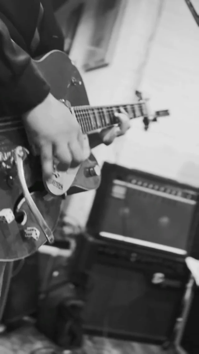 2/21(土) 
2026年最初のMUSIC FES🎸開催しました！！

今回は過去一のお客様！🈵
大大大盛り上がりでしたねー！

外ではDJ playで体を揺らして
チェッカーズやBOOWYにロカビリー
青春と共に過ごしたあの曲やこの曲を一緒に歌って踊って、皆さん本当に楽しそうでした！！

たくさんの方にご来場いただき誠に有難うございました！
次回もまた来てくれるかな！？😎　｛いいとも〜

通常営業のご来店もお待ちしております！！

#theside6 #90年代バンド #80年代バンド